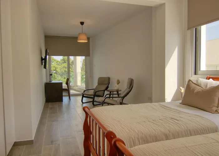 Phaedrus Living Coral Suites Seabreeze