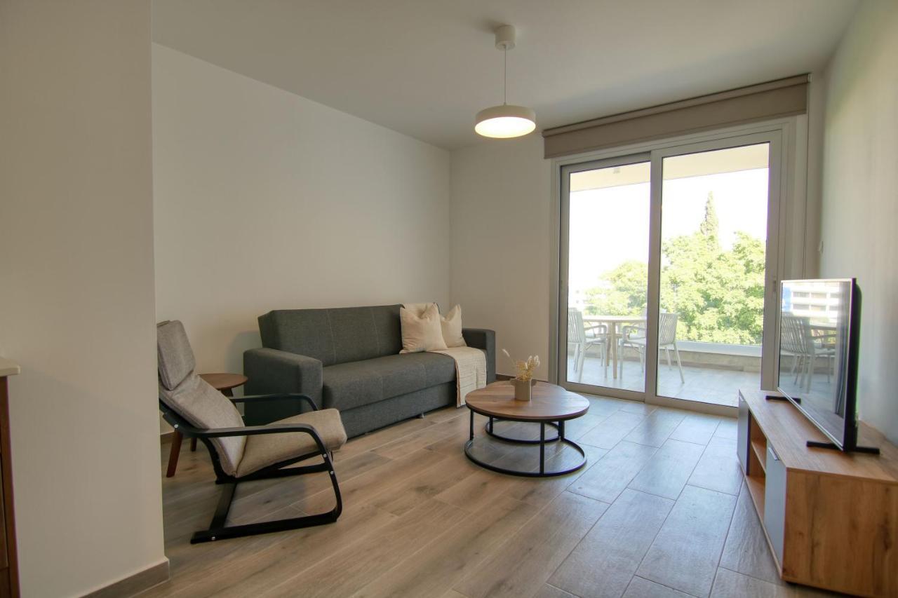 דירה Phaedrus Living Coral Seabreeze